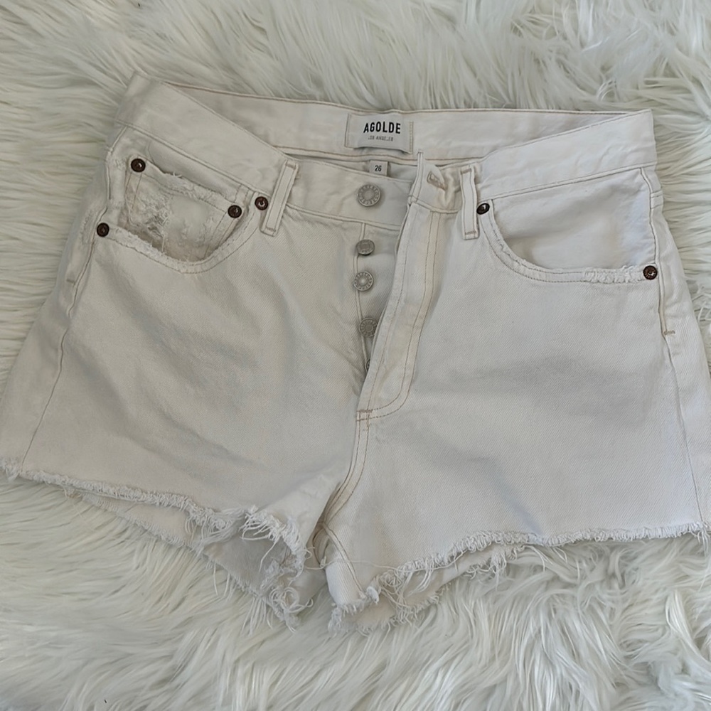 Agolde Parker Frayed Hem Jean Shorts (Platinum, size 26)